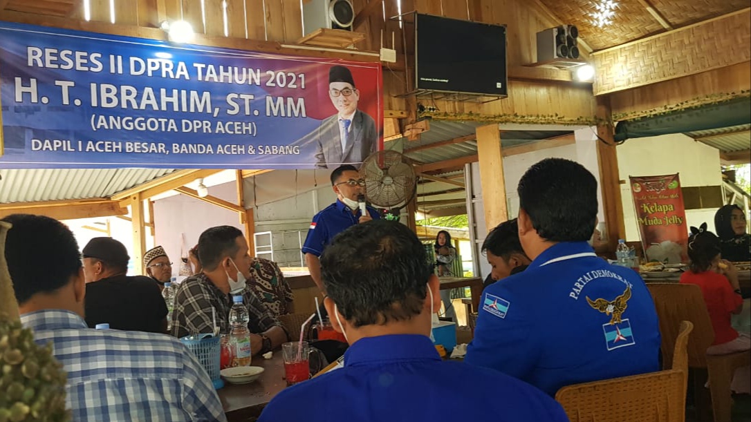 H. T Ibrahim Isi Reses dan  Bulan Bakti Demokrat Aceh Besar
