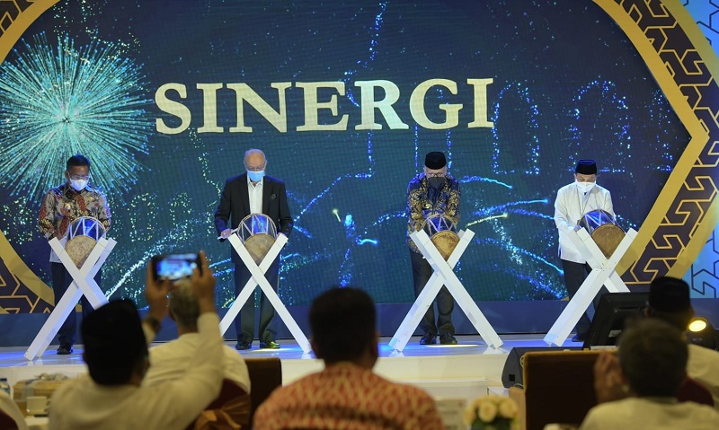 Gubernur Aceh Ir.H.Nova Iriansyah, MT. saat menghadiri pembukaan Aceh Sharia Economic Festival 2021 di Hotel Hermes Palace, Banda Aceh, Kamis (5/8/2021). (Foto: Dok. Ist)