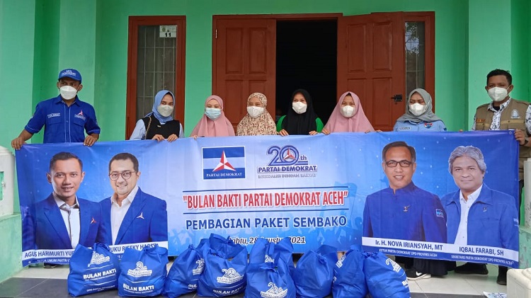 Mahasiswi di Asrama IPPAT saat mengucapkan terima kasih kepada DPD Partai Demokrat Aceh, Sabtu (28/8/2021).