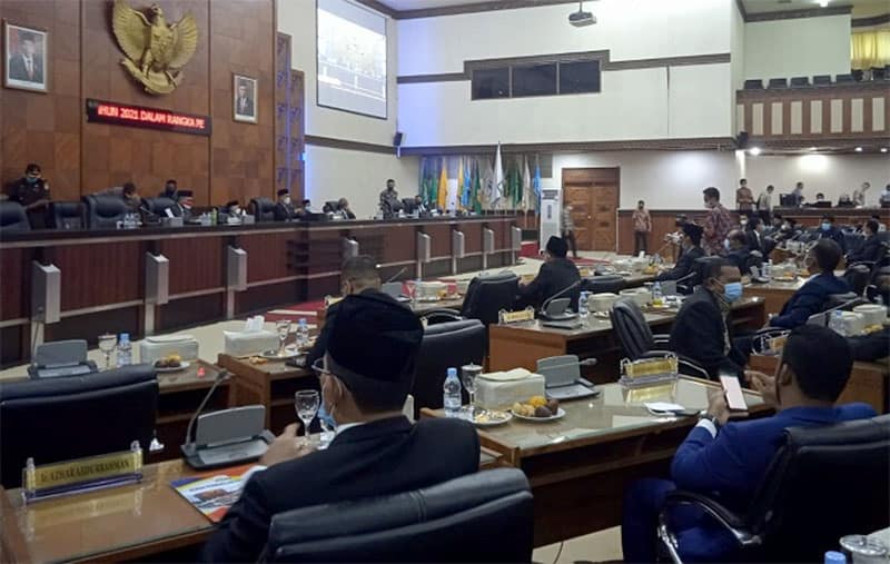 Paripurna DPR Aceh soal LKPJ Gubernur Aceh. (Foto: Nukilan.id)
