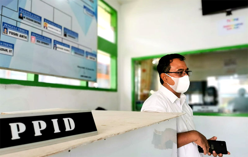Kabid Pengelolaan dan Layanan Informasi Publik Dinas Komunikasi, Informatika dan Persandian Aceh (Diskominsa) Zalsufran, S.T, M.Si di Kantor Reje Kampung Blang Kolak 1 Takengon. (Foto: Ji/Nukilan.id)