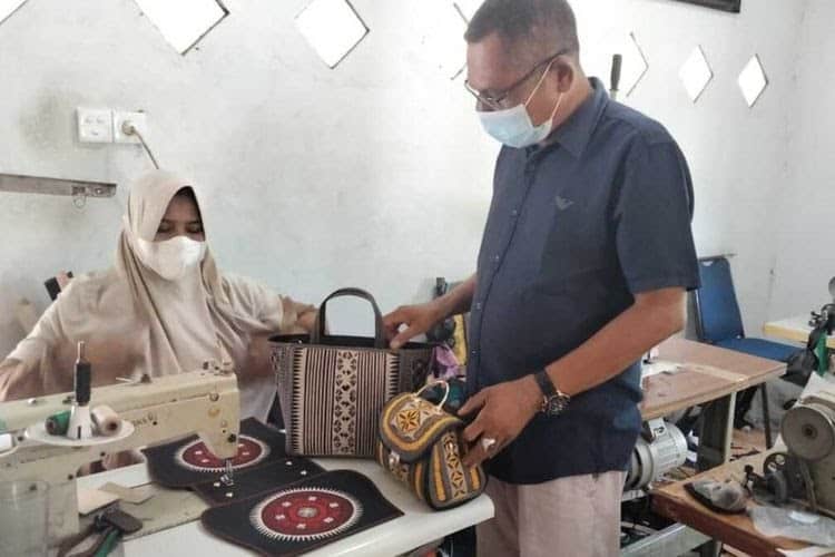 Melihat Kerajinan Tas Aceh Bertahan di Tahun Kedua Pandemi Covid