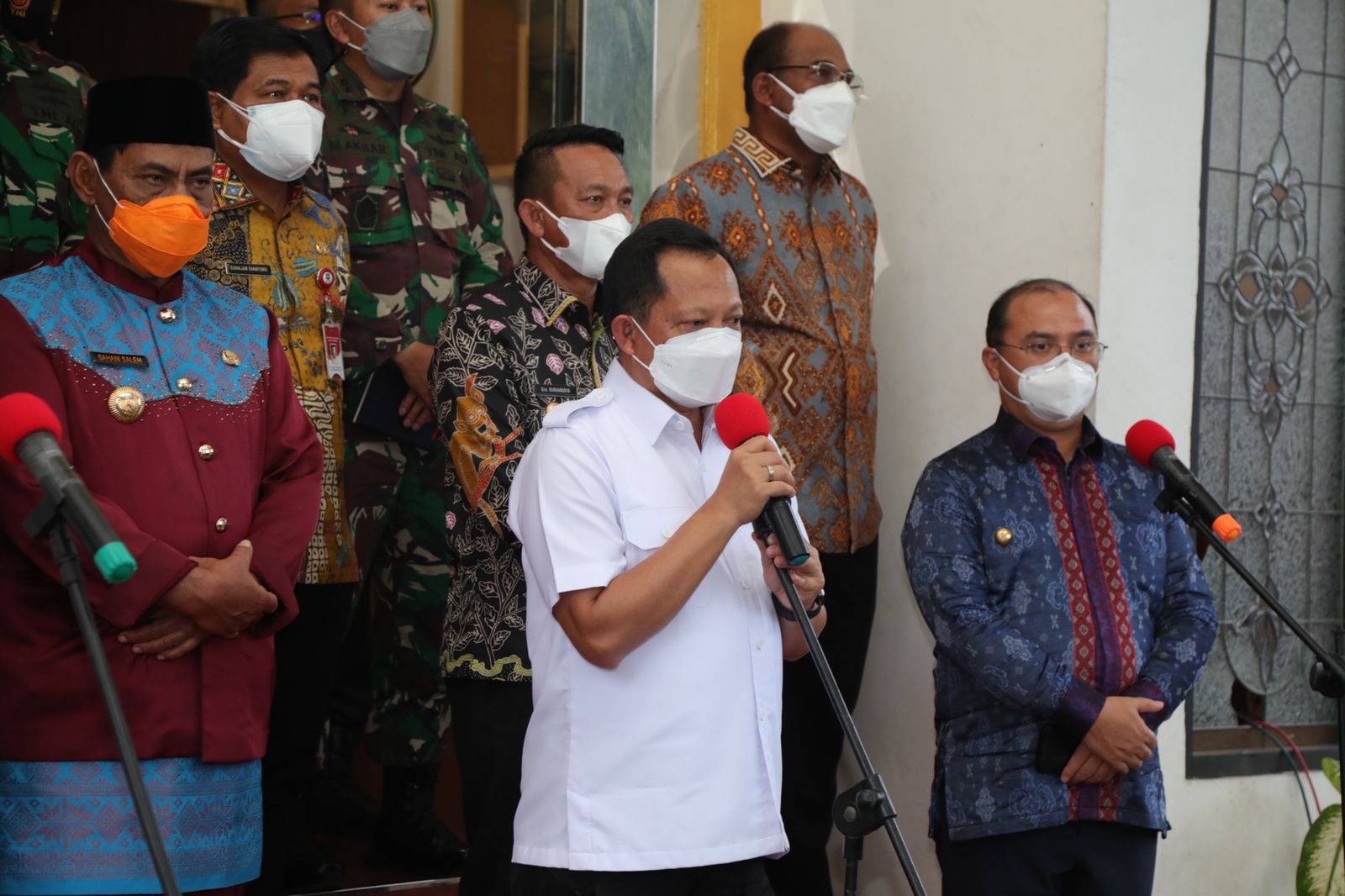 Angka Penularan Covid Turun, Mendagri Minta Masyarakat Tetap Waspada 