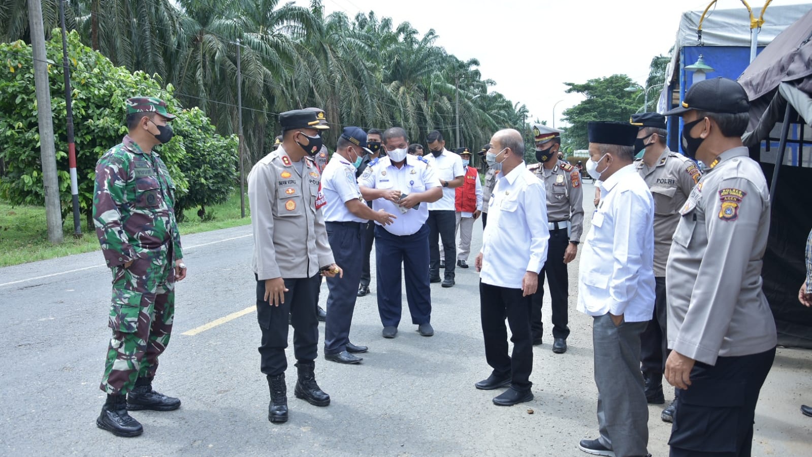 Tinjau Pos Cek Point Perbatasan Aceh-Sumut, Bupati Mursil Syaratkan Wajib Vaksin