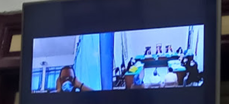 Terdakwa Djohan (kiri) mengikuti persidangan secara vicon dengan agenda mendengarkan pendapat 3 ahli. (MOL/ROBS)