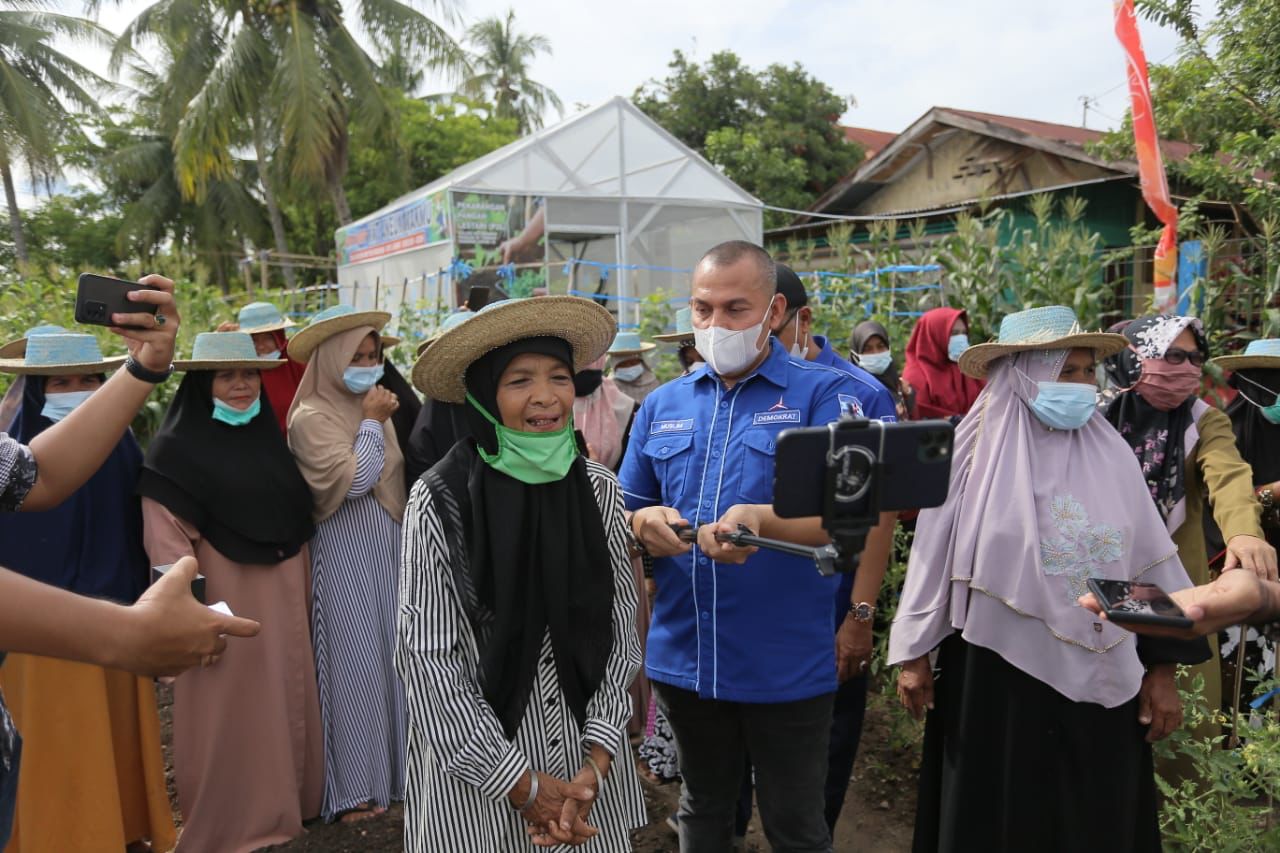Petani Perempuan saat berbincang dengan Ketum Partai Demokrat, Agus Harimurti Yudhoyono secara virtual di Bireuen, Jum'at (3/9/2021) Foto: Ist