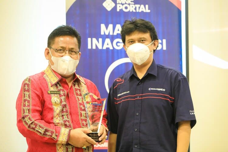 Aminullah Terima Award Indonesia Visionary Leader Sindonews 2021