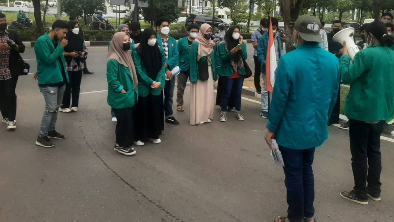 BEM USK Gelar Aksi Evaluasi 1 Tahun Kepemimpinan Nova Iriansyah