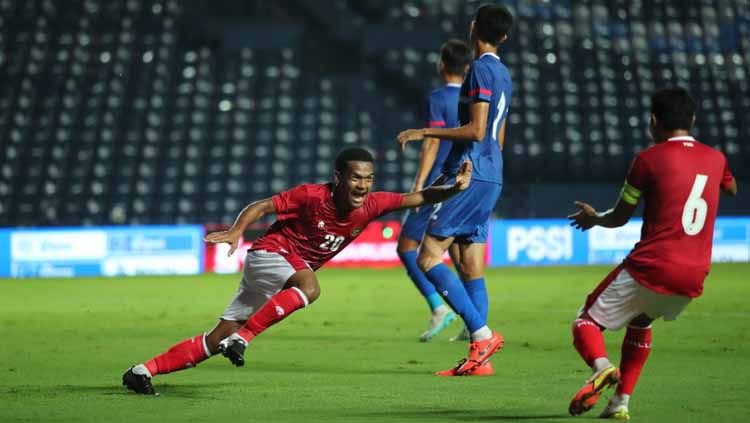Ramai Rumakiek melakukan selebrasi usai membobol gawang China Taipei pada menit ke-16. (Foto: indosport)