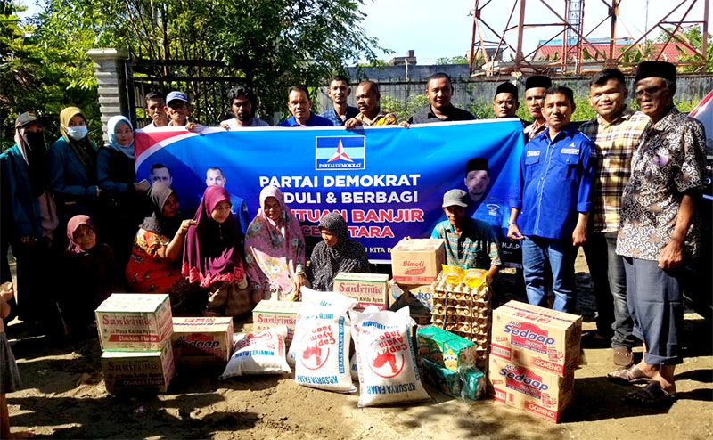 Ketua DPC Demokrat Aceh Utara yang juga anggota DPRA salurkan Bantuan untuk korban banjir di Aceh Utara. (Foto: Ist.)