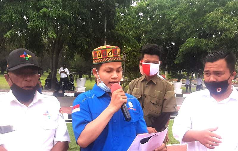 Aksi APAM di depan kantor Gubernut Aceh. (Foto: Nukilan.id)
