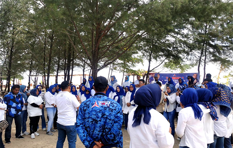 Pembekalan kader pada kegiatan touring 2 DPC Partai Demokrat Banda Aceh. (nukilan.id)
