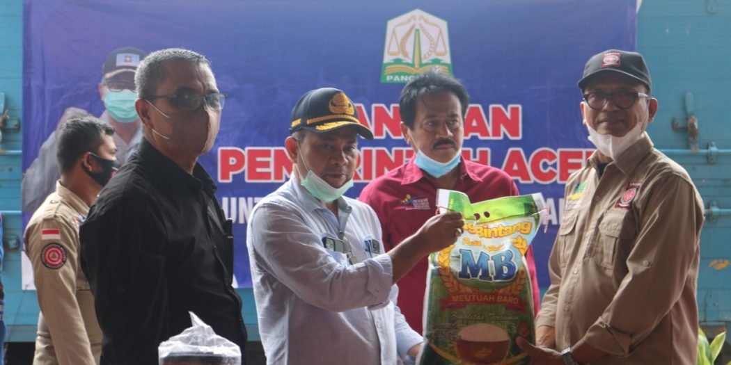 Pemerintah Aceh Serahkan Tiga Truk Bantuan Masa Panik ke Tangse