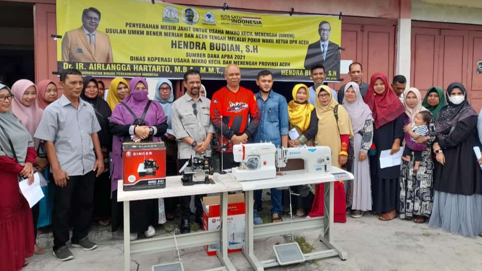 Hendra Budian Bantu Mesin Jahit untuk Pelaku UMKM di Bener Meriah dan Aceh Tengah