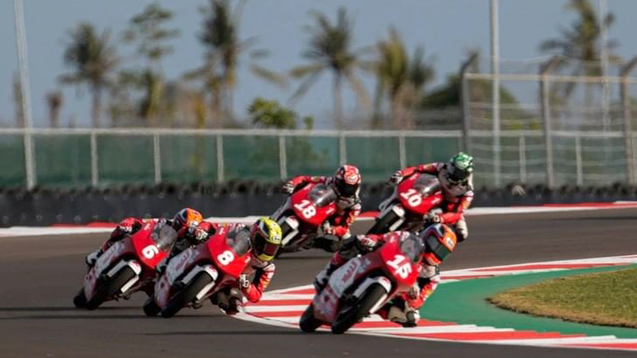 Pembalap ATC 2021 melakukan latihan bebas di Sirkuit Mandalika, belum lama ini. (Foto: Instagram/@asiatalentcup)