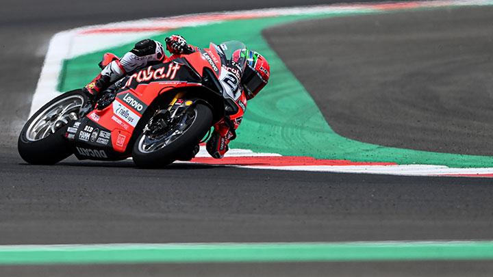 Michael Ruben Rinaldi melaju saat sesi latihan bebas pertama (FP1) di Pertamina Mandalika International Street Circuit, Lombok Tengah. Nusa Tenggara barat (NTB), Jum'at (19/11/2021). Foto: Antara