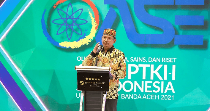 Direktur PTKI Kementerian Agama RI, Prof Dr Suyitno, M. Ag saat membuka secara resmi kegiatan OASE PTKI-I se-Indonesia yang berlangsung di Hotel Hermes Palace, Kamis (18/11/2021). Foto: Ist