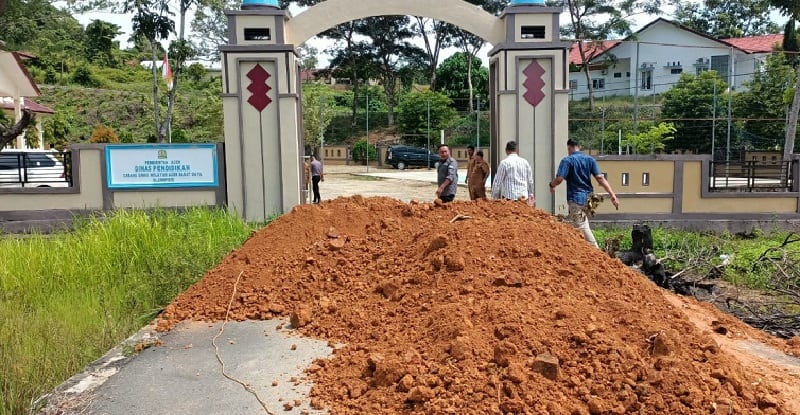 Bupati Akmal Perintah Tutup Jalan Masuk Kantor Cabdin Disdik Aceh di Abdya