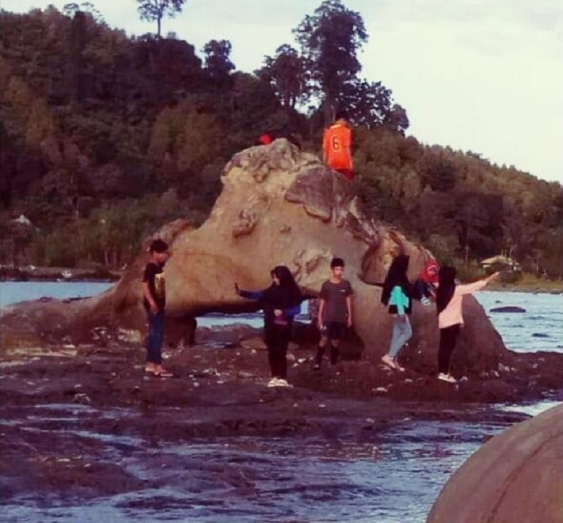 Batu Mandela (Foto: Dok.Ist)