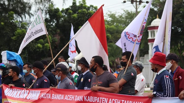 Aksi unjuk rasa Aliansi Buruh Aceh, Rabu (17/11/2021).(Foto: Nukilan/Hadiansyah)