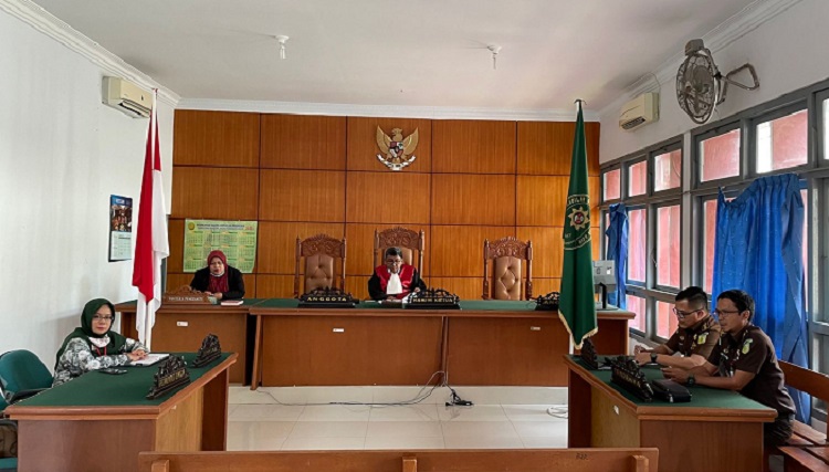 Sidang Praperadilan tersangka kasus korupsi pembangunan jembatan Kuala Gigieng di Pengadilan Negeri Banda Aceh, Senin (29/11/2021). Foto: Dok. Ist