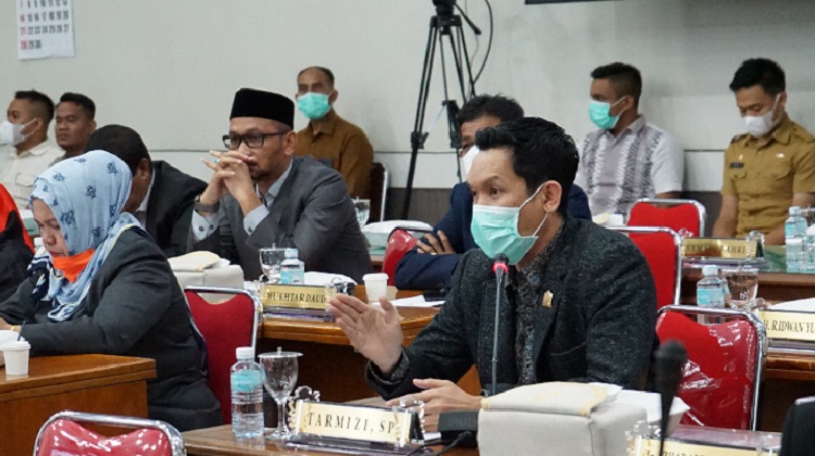 Dalam Rapat Paripurna DPRA Tarmizi, SP, minta Nova Hadir, (Foto: Dok. Ist)