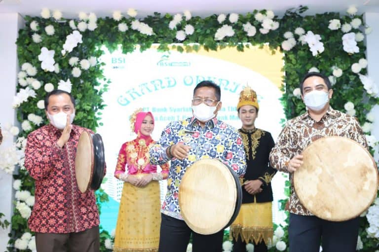Walikota Banda Aceh, Aminullah pada peresmian Kantor BSI Cabang Banda Aceh yang terletak di Jalan TP Nyak Makam, Gampong Doi, Ulee Lareng, Kamis 16 Desember 2021.