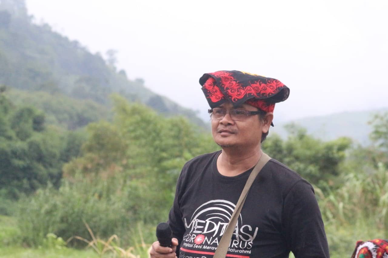 Seniman Aceh dan Pimpinan Theater MATA Banda Aceh, Zulfikar Kirbi. (Foto: Nukilan/JI)