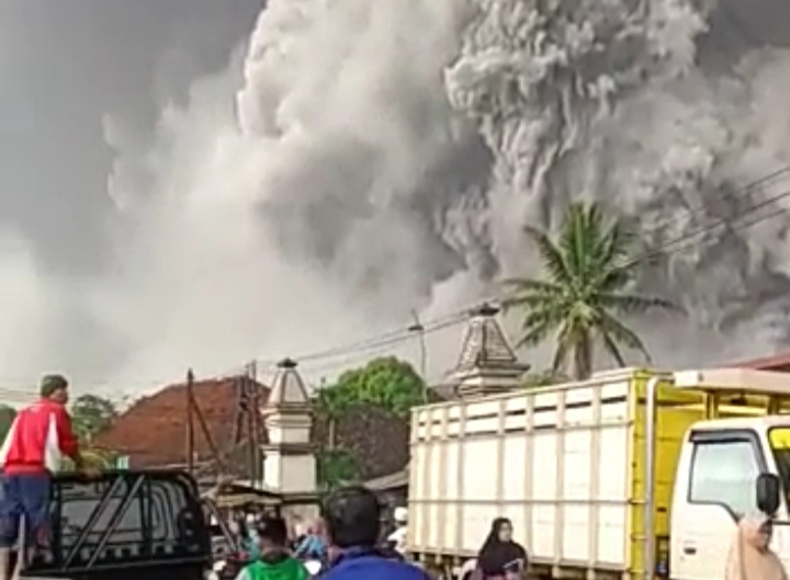 Erupsi Gunung Semeru: 1 Meninggal dan 41 Luka Bakar