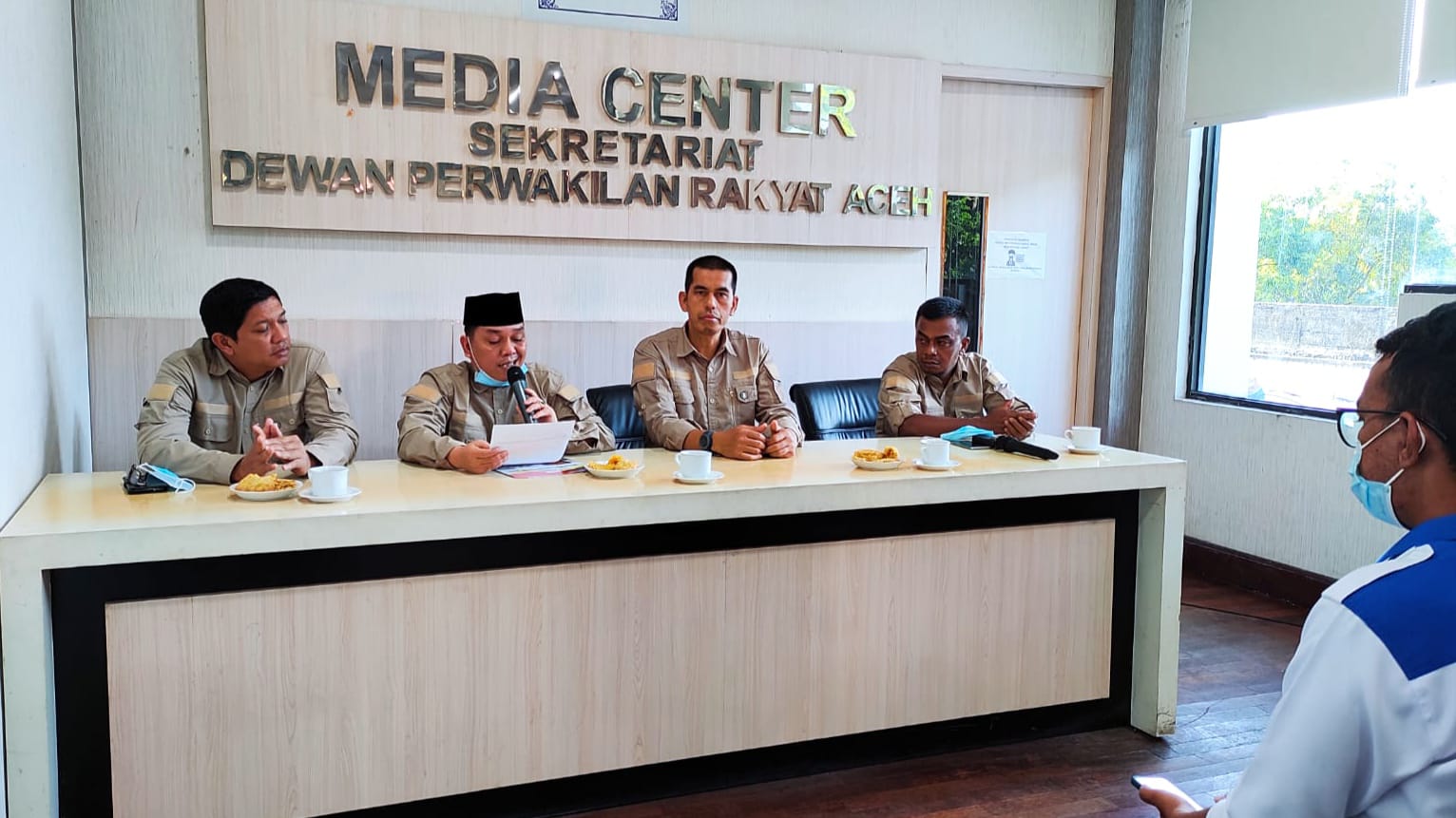 Komisi I DPRA mengumumkan nama-nama peserta yang lulus Anggota KKR Aceh Periode 2021-2026, Rabu (8/12/2021). Foto: Nukilan/Hadiansyah.