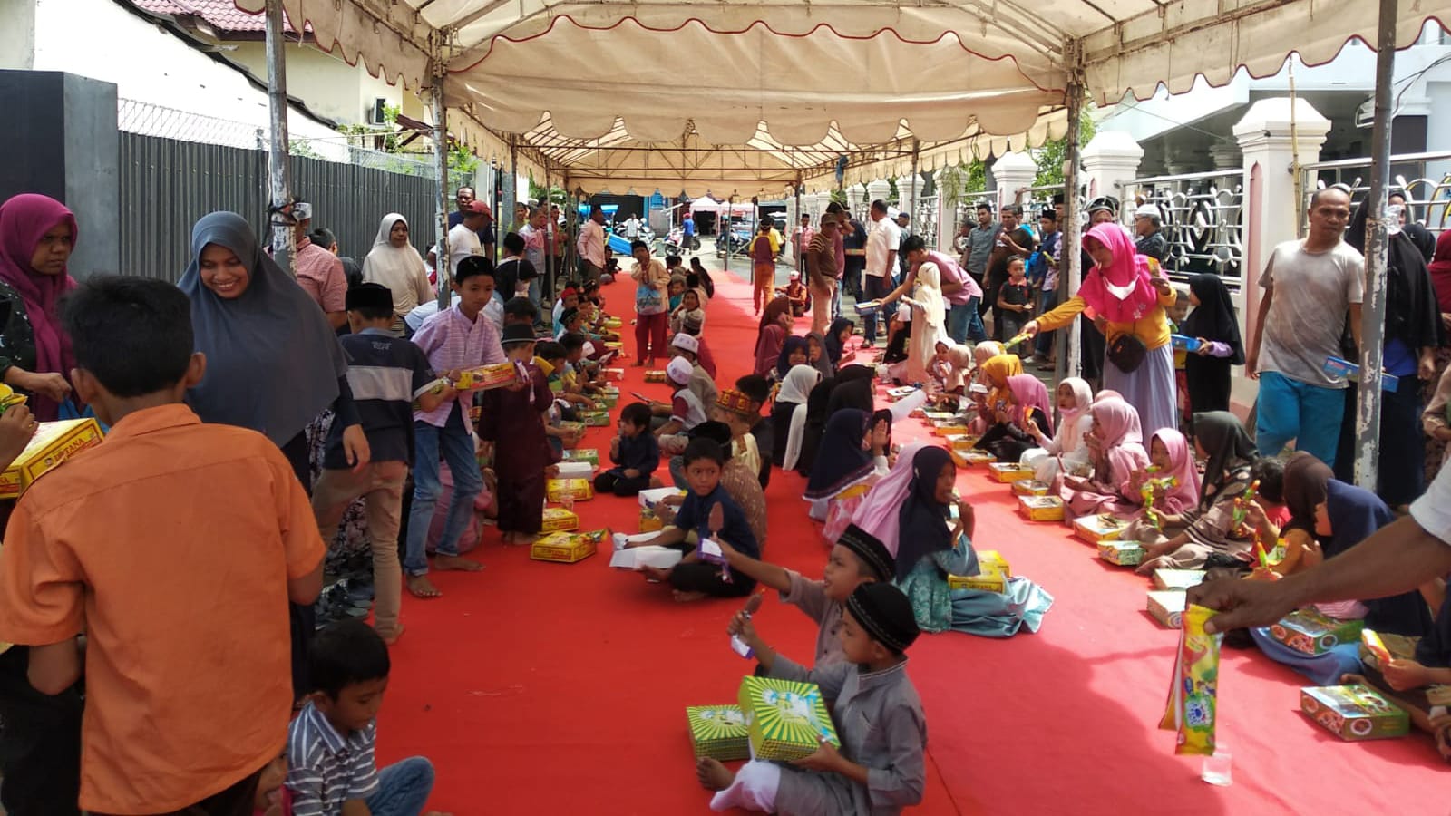 Peringatan Maulid Nabi Muhammad SAW di Gampong Lamdingin, Kecamatan Kuta Alam, Kota Banda Aceh. (Foto: Nukilan/Reji)