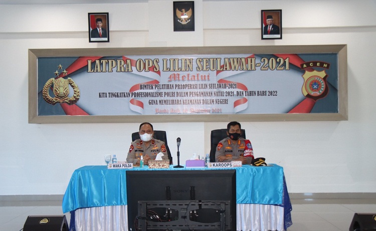 Wakapolda Brigjen Pol. Dr. Agus Kurniady Sutisna, MM.,MH dan Karo Ops Kombes Pol. Drs. Agus Sarjito, saat membuka Pelatihan Pra Operasi Lilin Seulawah 2021, (Foto: Dok.Ist)