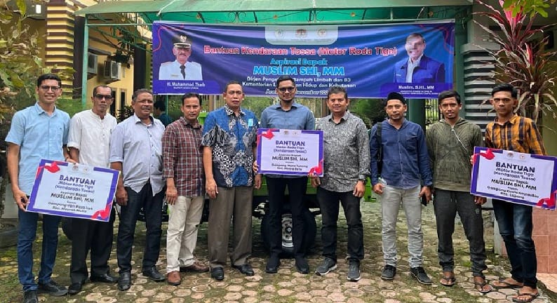 Penyerahan 3 Unit Motor Sampah oleh Tenaga Ahli Anggota DPR RI Muslim SHI, MM ke 3 Desa di Aceh Utara, (Foto: Dok. Ist)