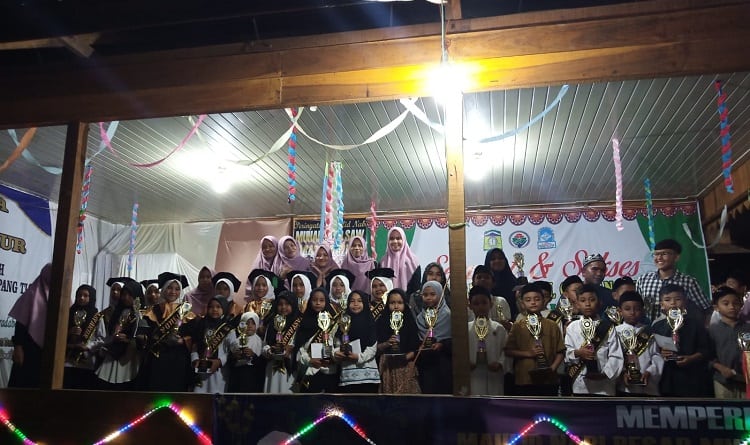 Pembagian Hadiah MTQ ke VI TPQ Al-Mujahadah Gampong Batee Linteung, Aceh Besar