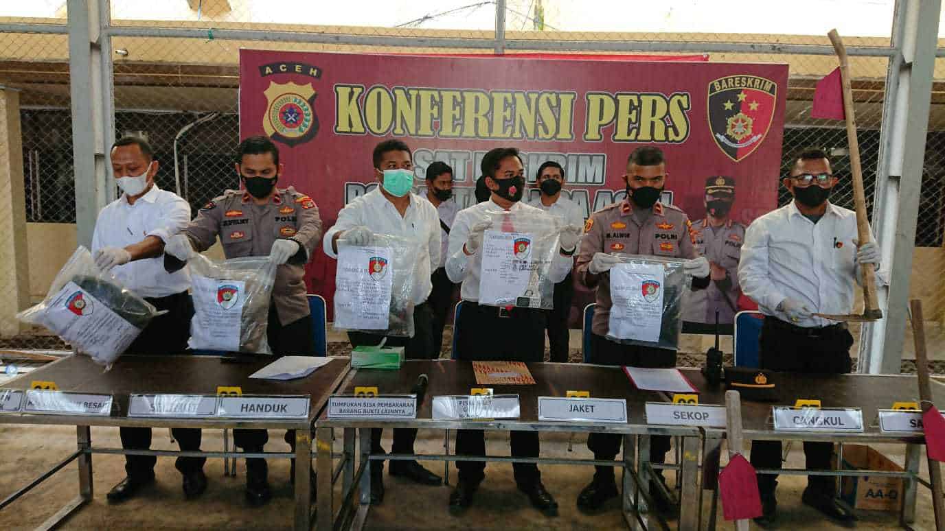 konferensi Pers Polresta Banda Aceh terkait penemuan mayat wanita tanpa busana di Aceh Besar. (Foto: Nukilan/Ahmad)