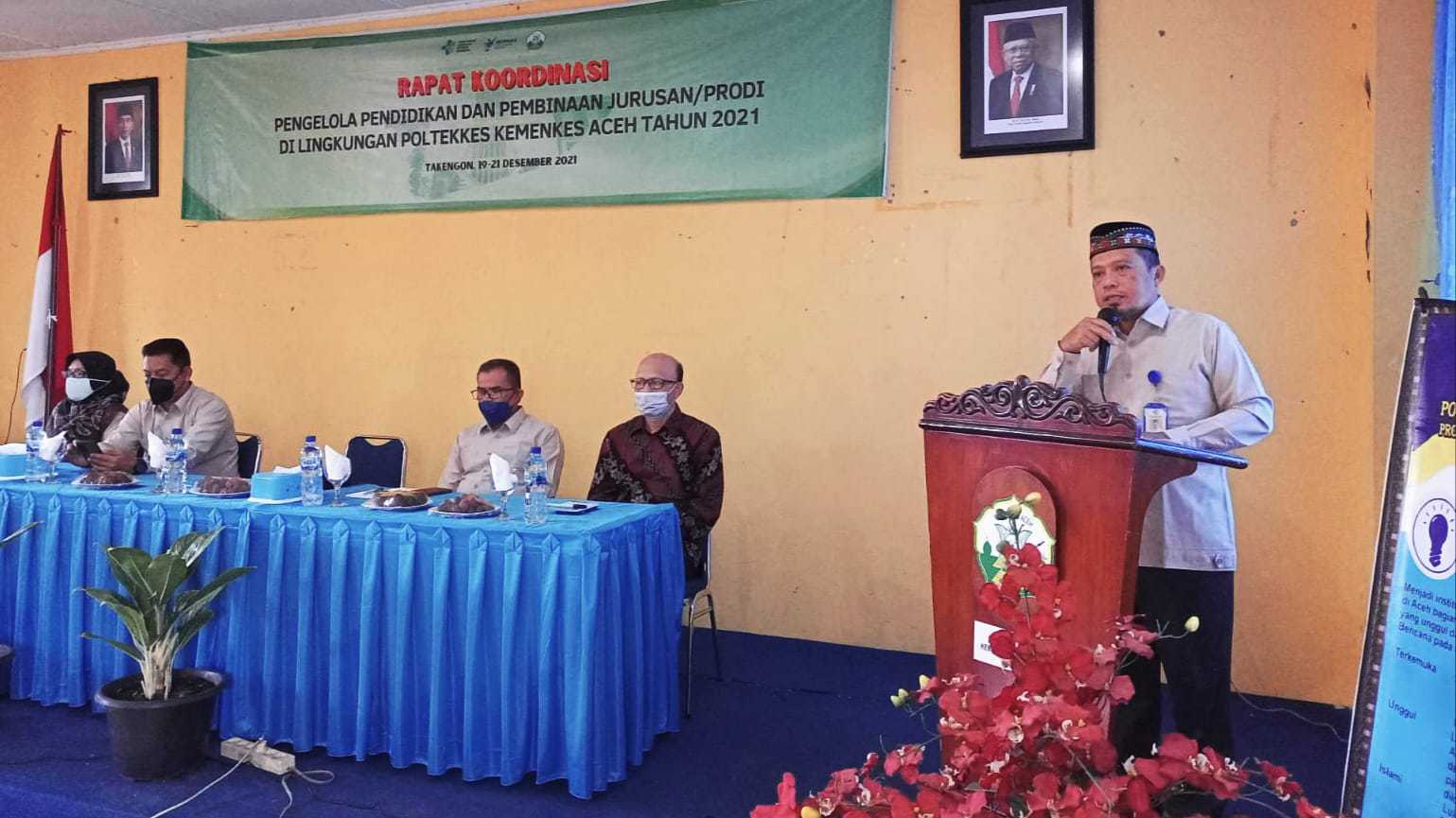 Direktur Poltekkes Aceh, T. Iskandar Faisal, S.Kp, M.Kes saat membuka rapat koordinasi pengelola pendidikan dan pembinaan jurusan/prodi di Takengon, Kabupaten Aceh Tengah. (Foto: Poltekkes Aceh/Khaliqqullah)