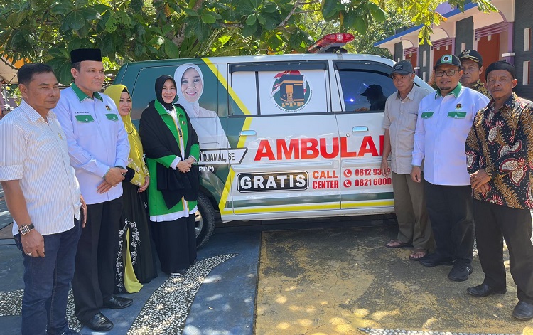 Saat Penyerahan Mobil Ambulanc di Kabupaten Simeulue