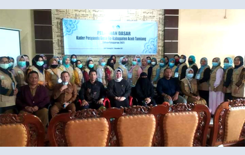 Nora Idah Nita bersama Kader Posyandu Desa se-Aceh Tamiang