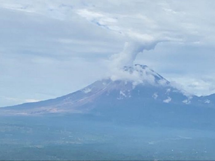 Aktifitas Gunung Semeru (Dok. Divisi Humas Polri)