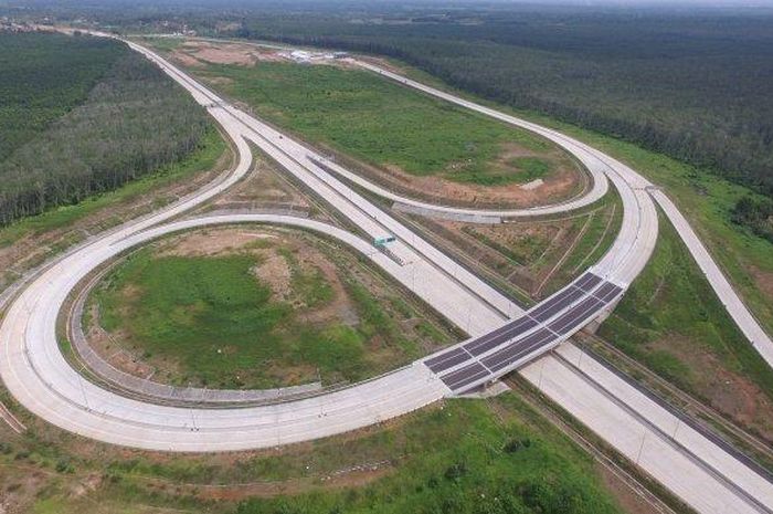 Penampakan Jalan Tol Trans Sumatera Ruas Bakauheni-Terbanggi Besar Foto: Noval Andriansyah/ ribun Lampung