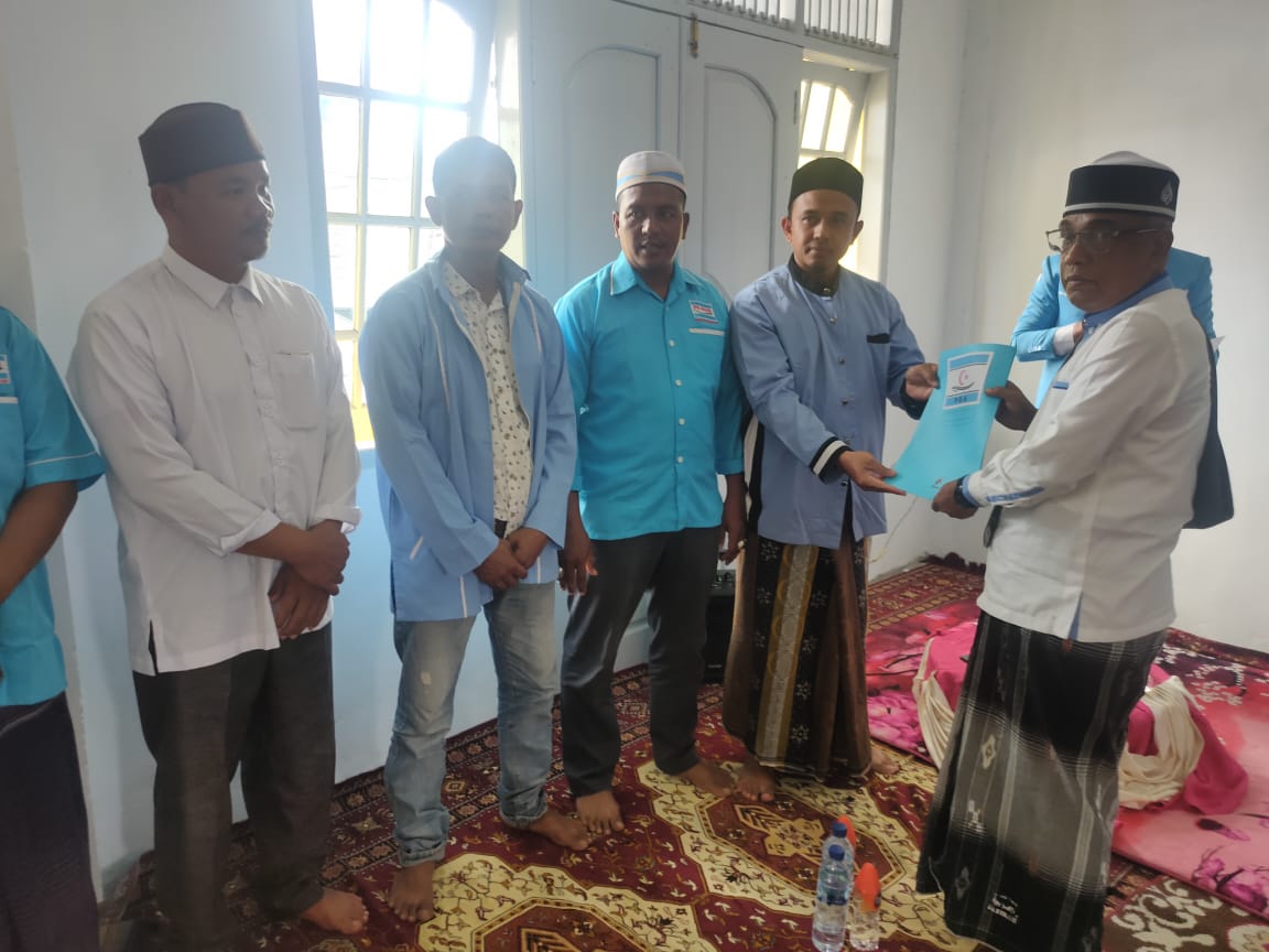 Waled Husaini Serahkan SK Pengurus PDA Pidie dan Pidie Jaya