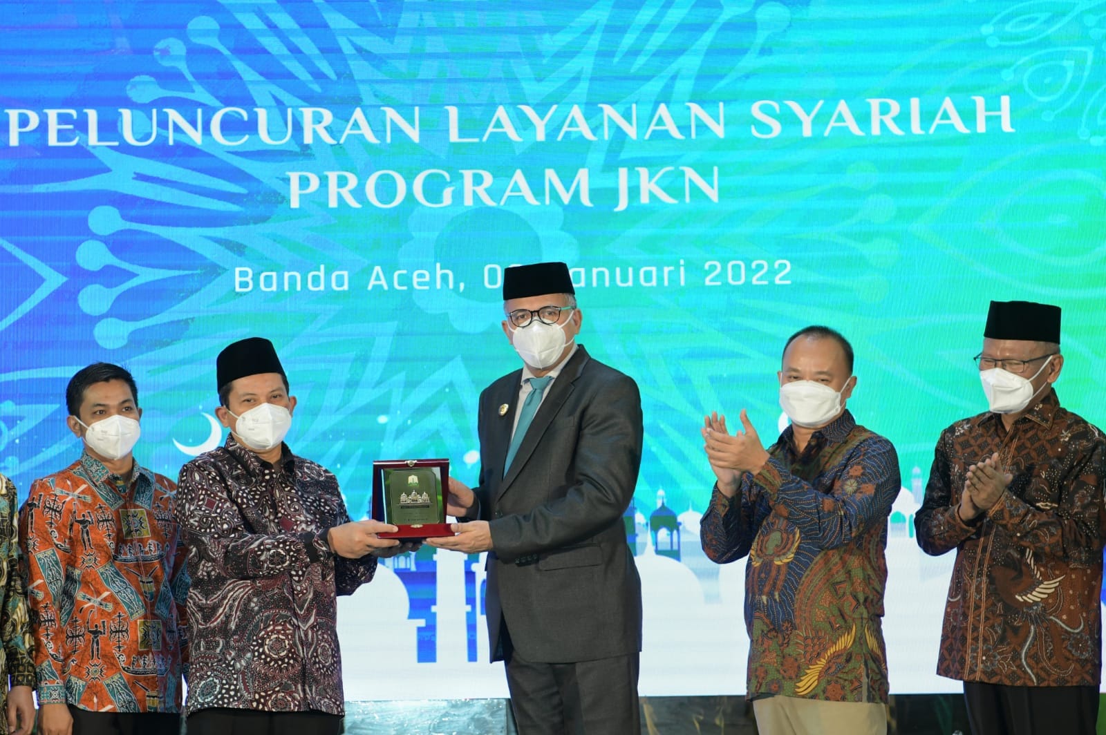 Gubernur Aceh, Ir. H. Nova Iriansyah, MT, memberikan sambutan saat melaunching Layanan Syariah Program Jaminan Kesehatan Nasional (JKN) di Anjong Mon Mata, Banda Aceh, Senin (3/1/2022). Foto: Humpro