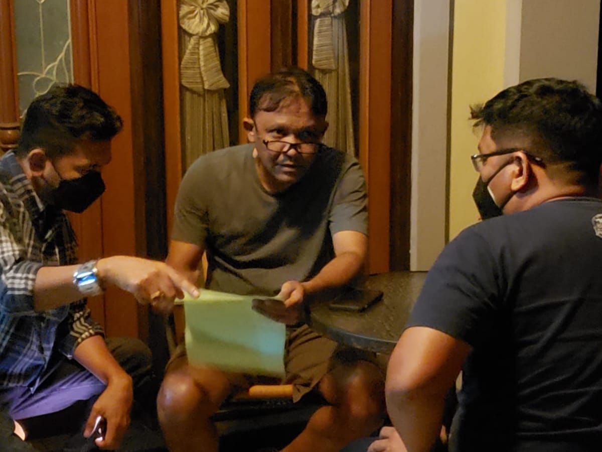 Tim Tabur Kejaksaan Agung RI saat mengamankan buronan Kejati Aceh. (Foto: Dok. Ist)