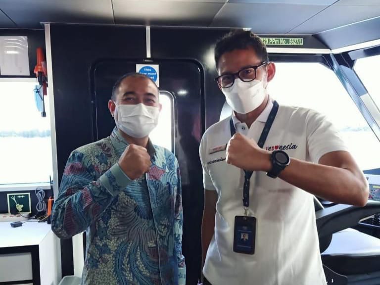 Kepala Disbudpar Aceh, Jamaluddin bersama Menparekraf, Sandiaga Uno. (Foto: Dok. Ist)