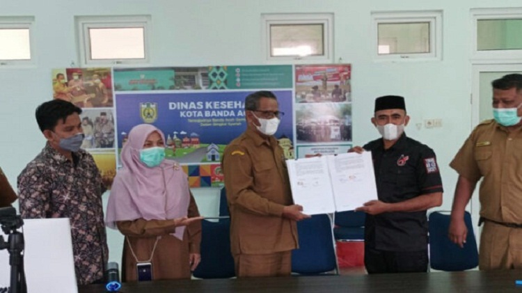 Penandatanganan MoU Kerjasama KTR Dinkes Banda Aceh dan The Aceh Institute, (Foto: Dok.Ist)