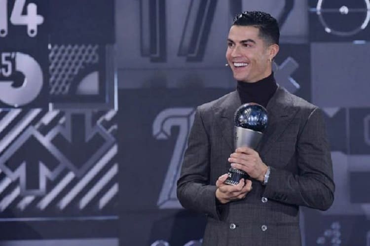 Cristiano Ronaldo Raih Penghargaan Spesial FIFA (Foto: FIFA)