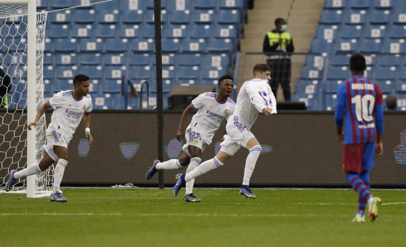 Soccer Football - Spanish Super Cup - Semi Final - Real Madrid v FC Barcelona - King Fahd International Stadium, Riyadh, Saudia Arabia - January 12, 2022 Real Madrid's Federico Valverde celebrates scoring their third goal with teammates REUTERS/Albert Gea