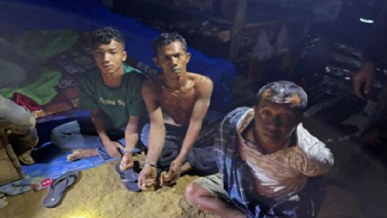 Tiga pelaku penambang emas ilegal yang diamankan Polres Nagan Raya. (Foto: iNews/Afsah)