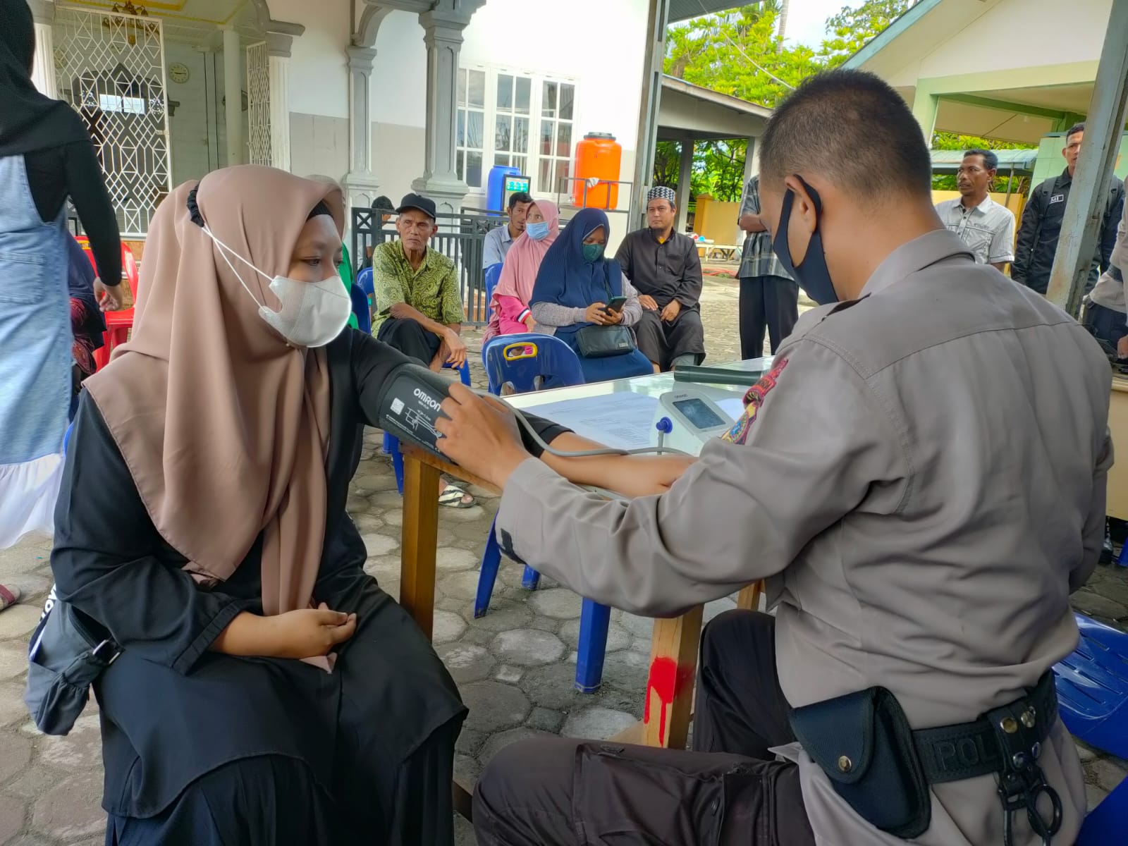 Vaksinasi Gabungan di Desa Lamhasan, Kecamatan Peukan Bada, Aceh Besar, Senin (7/2/2022). Foto: Dok.Ist