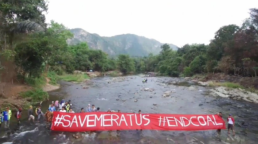 Aktivis lingkunganmenyangsikan keberpihakan pencabutan IUP untuk memperbaiki ekosistem dan kesejahteraan sosial. (Foto: Betahita)